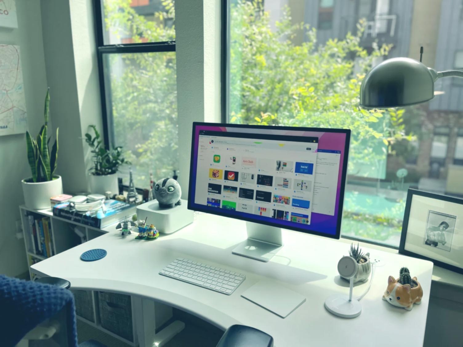 Teilnehmer beim gemeinsamen Arbeiten an Budgetplänen